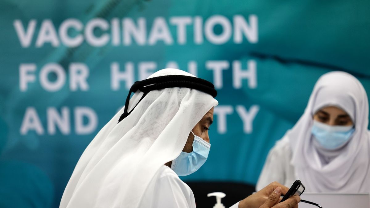 Rozjíždí se očkovací turistika. Pro členy VIP spolku vakcína v ceně